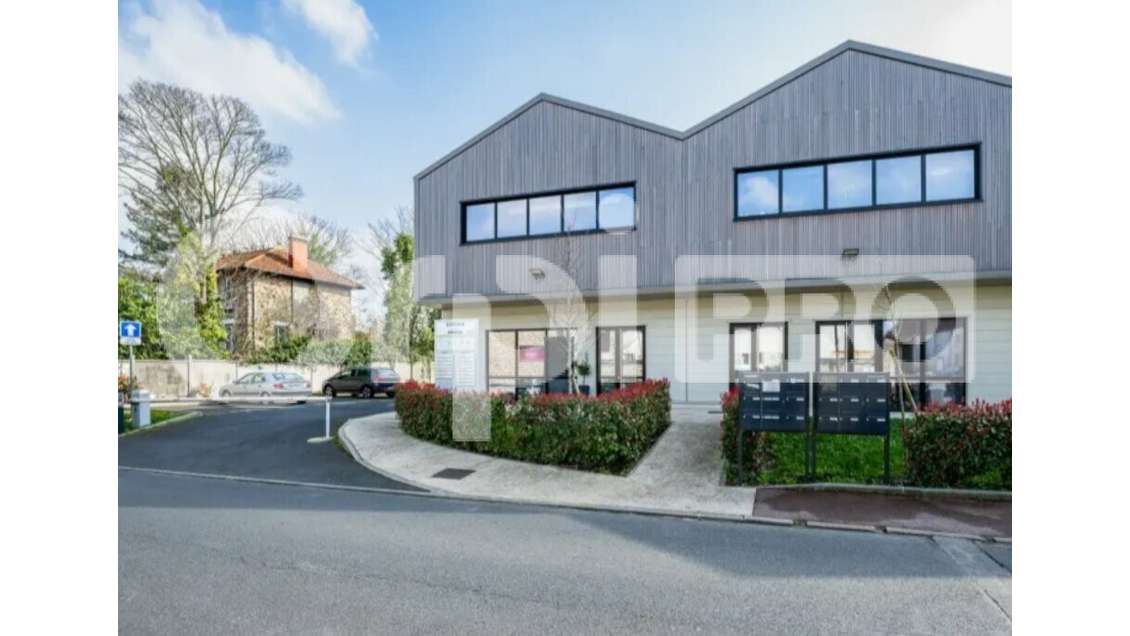 AV bureaux 68,20m² au cœur de Wissous proche A6