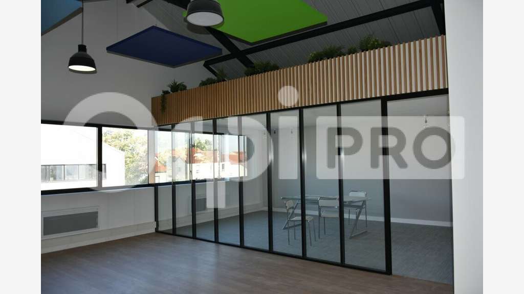 AV bureaux 68,20m² au cœur de Wissous proche A6