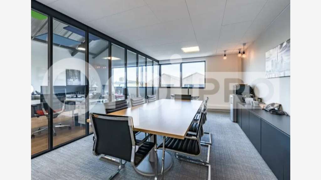 AV bureaux 68,20m² au cœur de Wissous proche A6