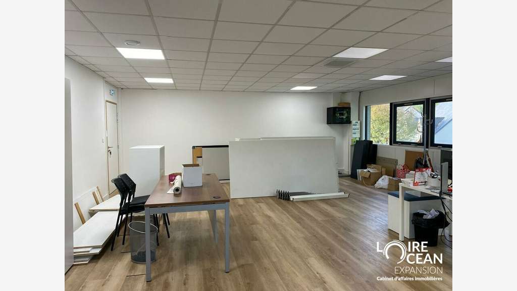 Bureaux rénovés 124m² R+1 à vendre à Nantes Est