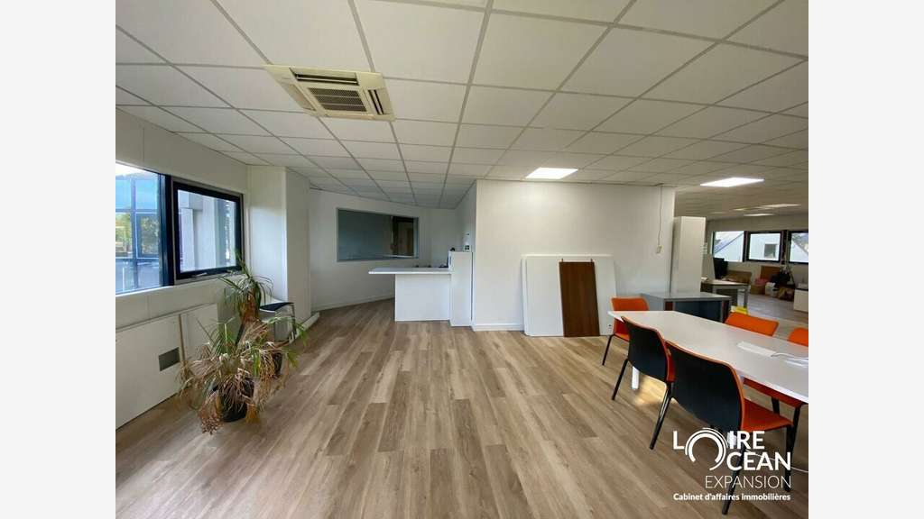 Bureaux rénovés 124m² R+1 à vendre à Nantes Est
