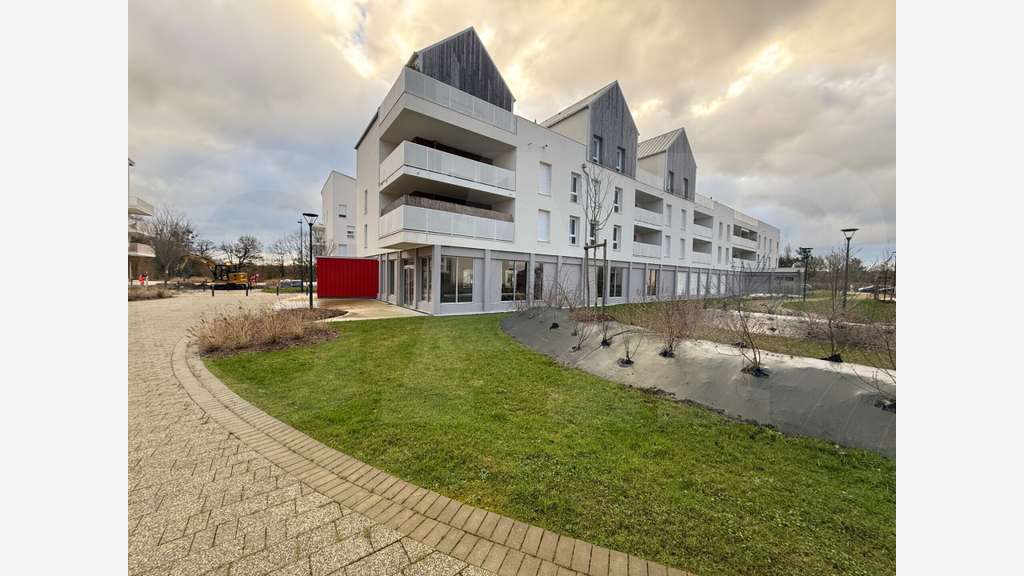 Vente cellule commerciale 150m² à Chantepie