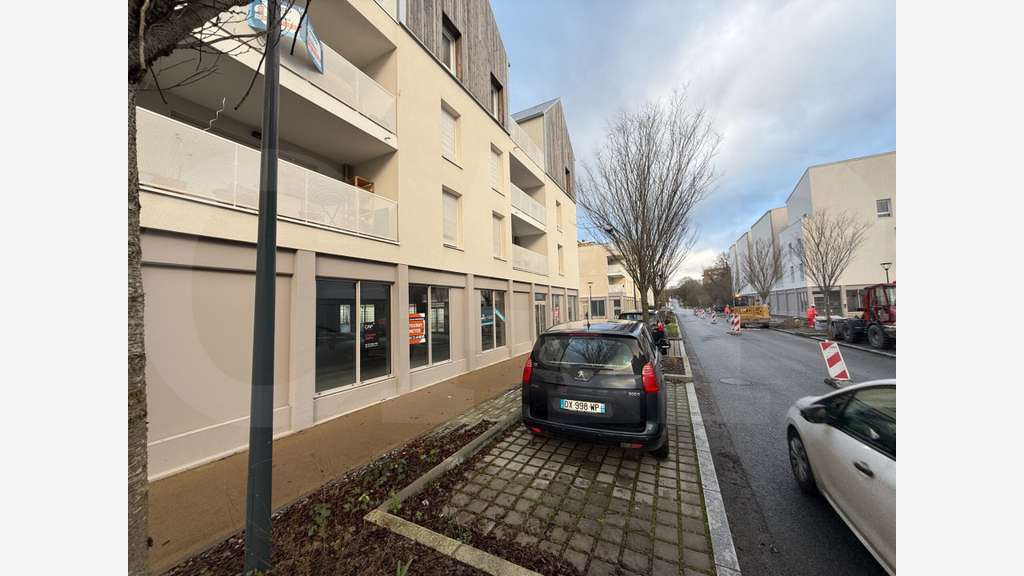 Vente cellule commerciale 150m² à Chantepie