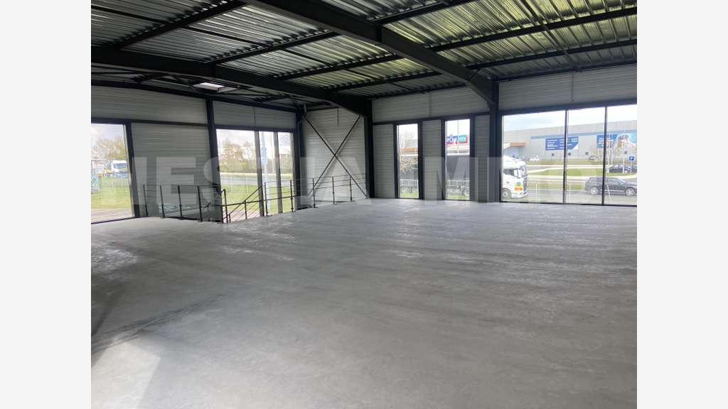 AV cellule neuve 356m² empl N°1 à Ancenis