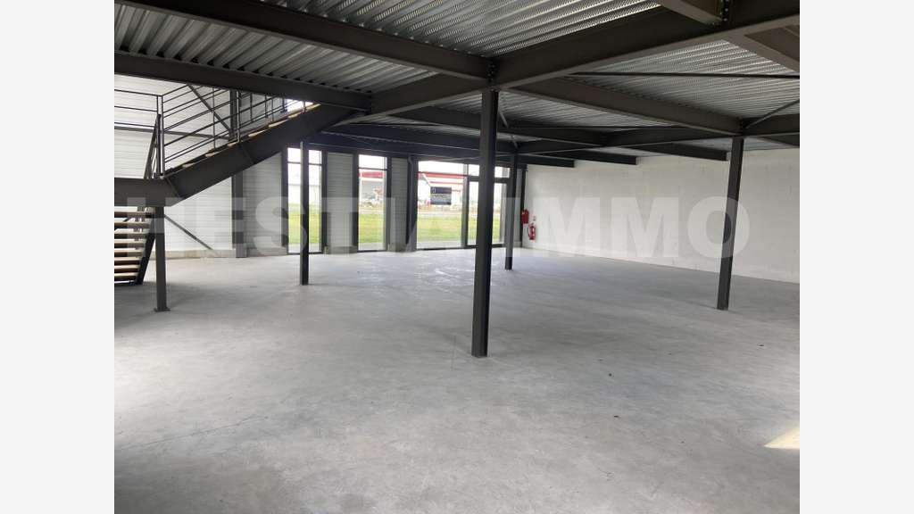 AV cellule neuve 356m² empl N°1 à Ancenis