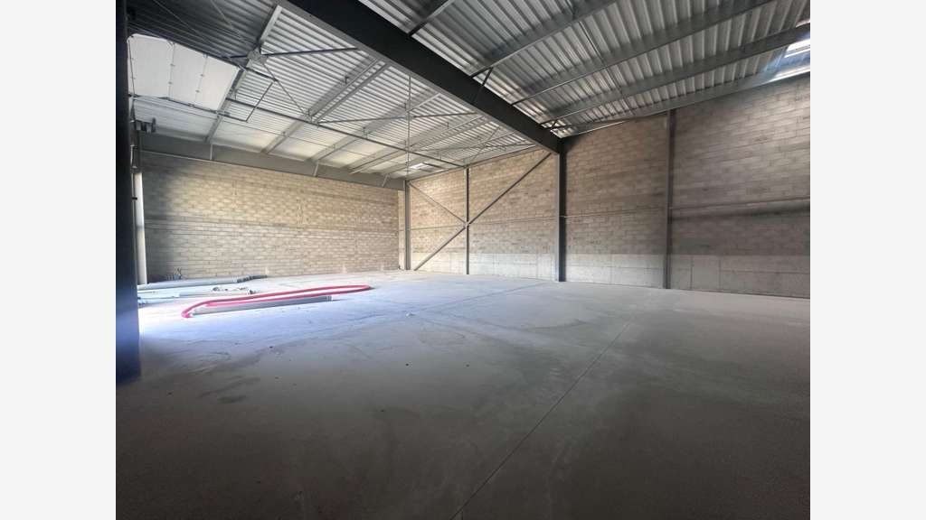 Vente cellule d'activité neuve 298m² à Vitré