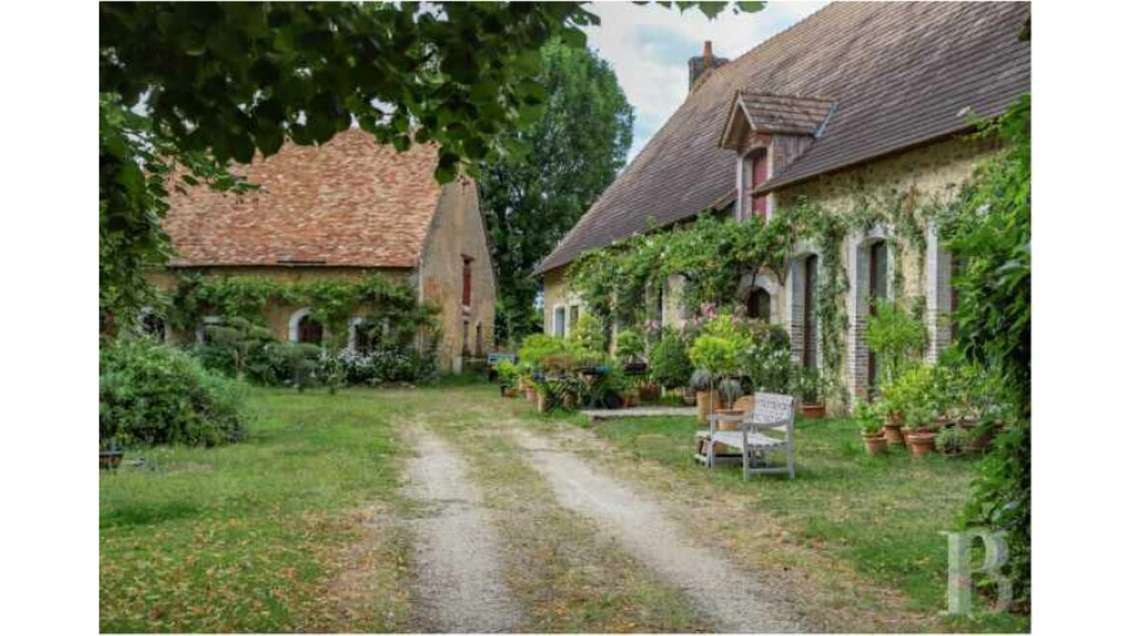 Propriété de 23 ha avec château à vendre Sarthe 