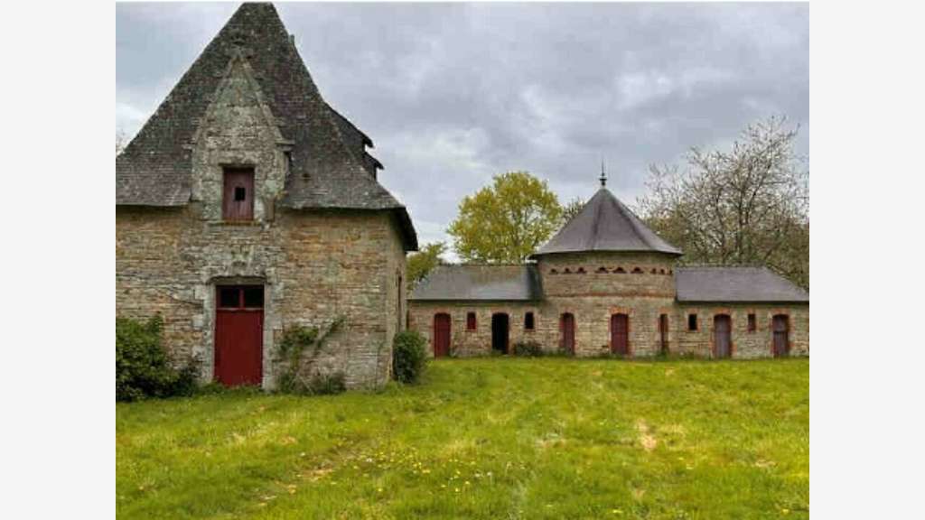 A vendre domaine de 750m² à Guegon