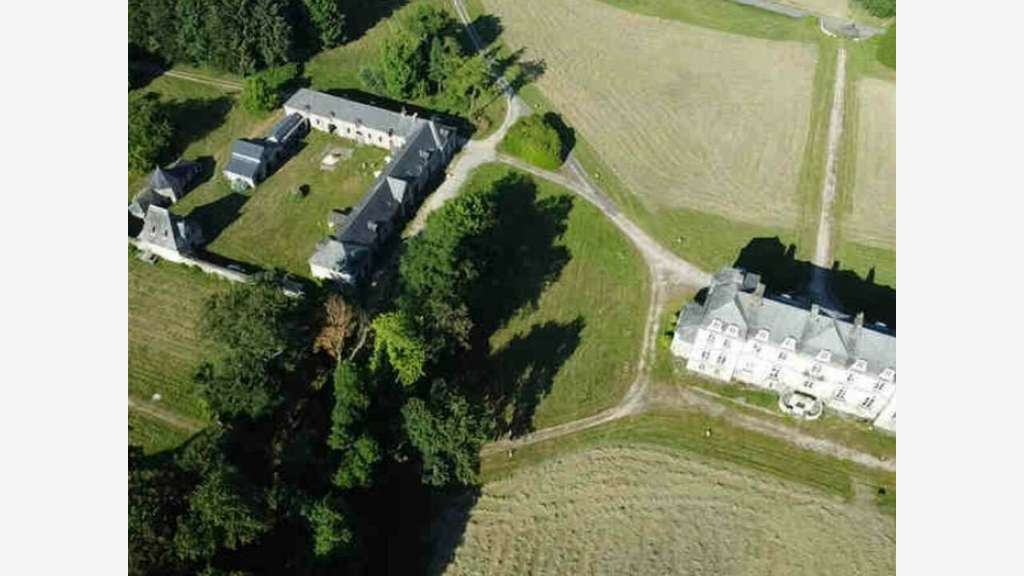 A vendre domaine de 750m² à Guegon