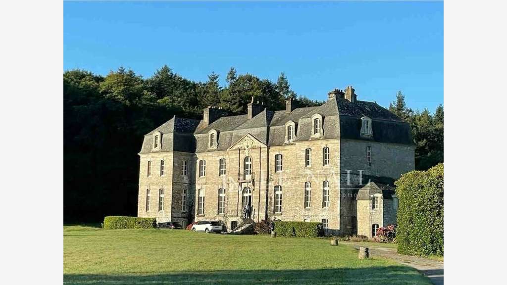A vendre domaine de 750m² à Guegon