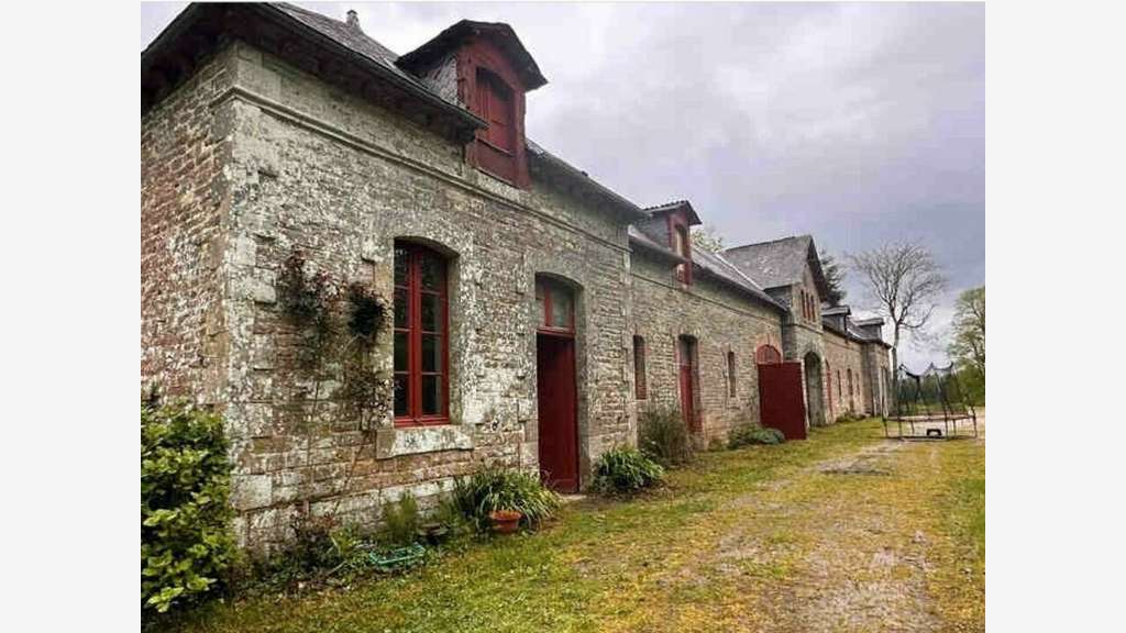 A vendre domaine de 750m² à Guegon
