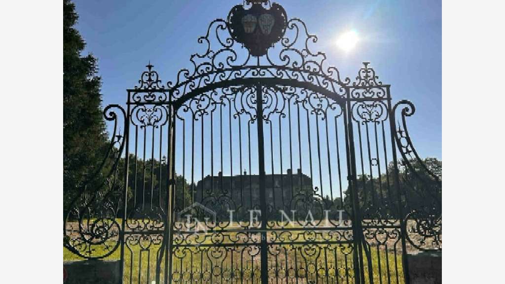 A vendre domaine de 750m² à Guegon