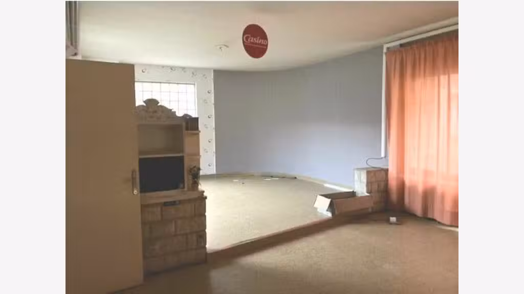 Vente ancienne auberge de 1100m² à Buxueil centre