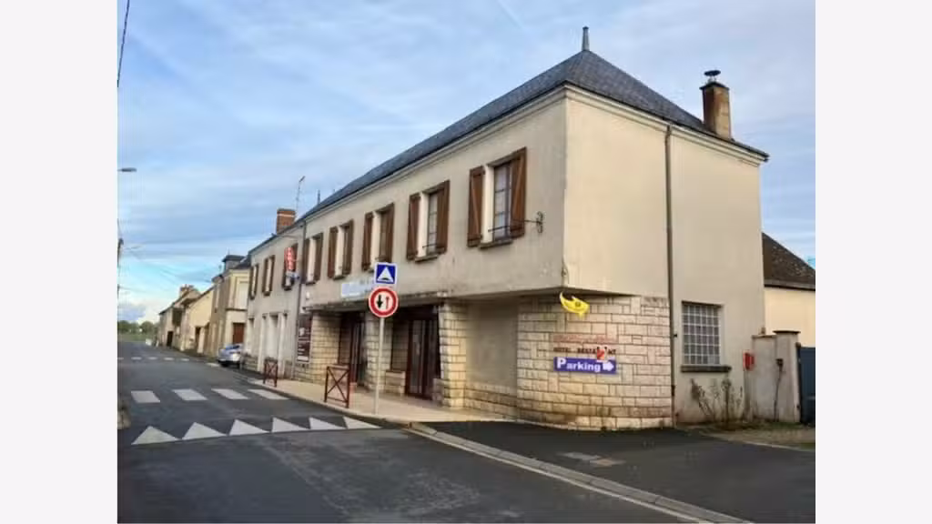 Vente ancienne auberge de 1100m² à Buxueil centre