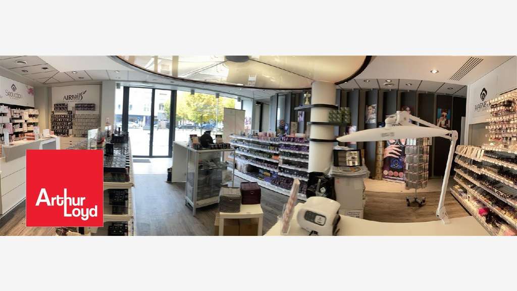 A vendre local commercial de 180m² au Coudray