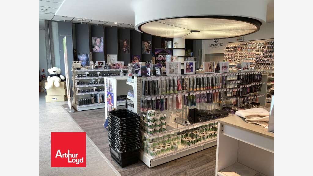 A vendre local commercial de 180m² au Coudray