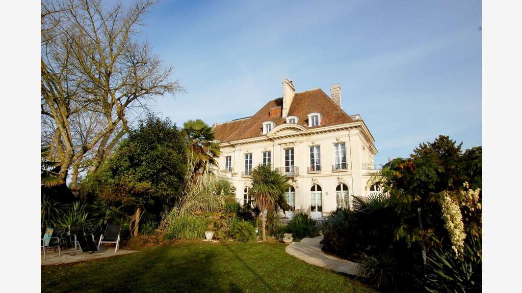 Av demeure bar restaurant chambres à Châtellerault