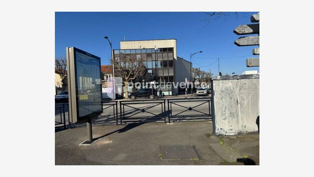 Av local commercial de 18m² à Champigny-sur-Marne