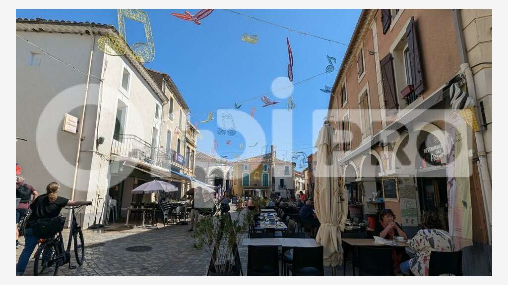 Cède bail local de 30m² avec terrasse à Vias
