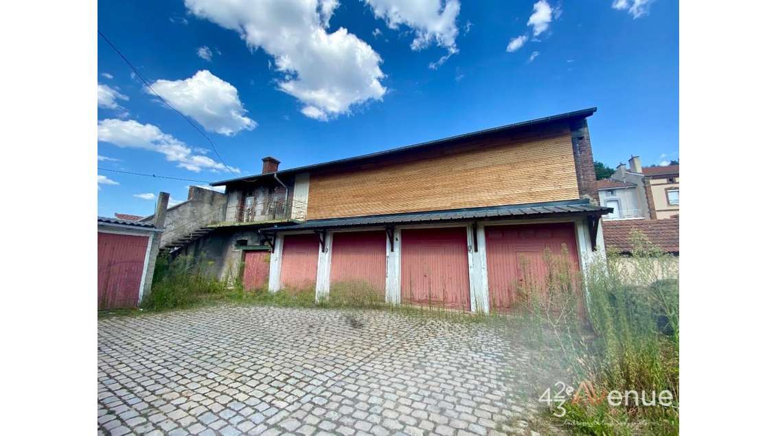 Vente dépôt 230m² sur deux niveaux à Unieux