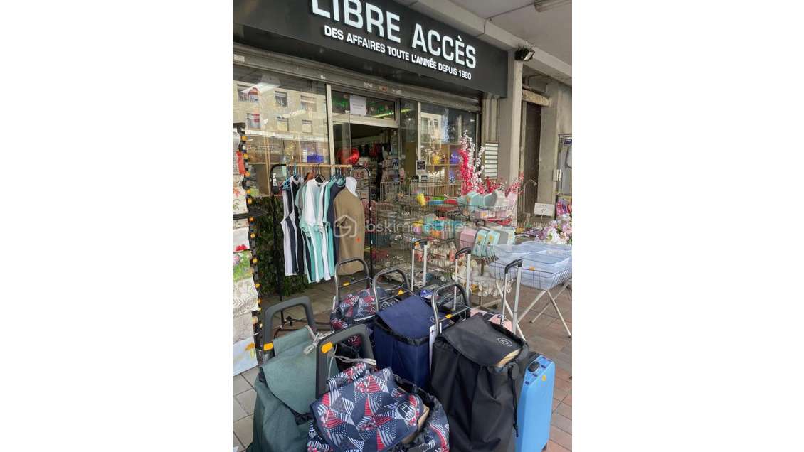 Bail à céder grand bazar de 145m² à Boulogne