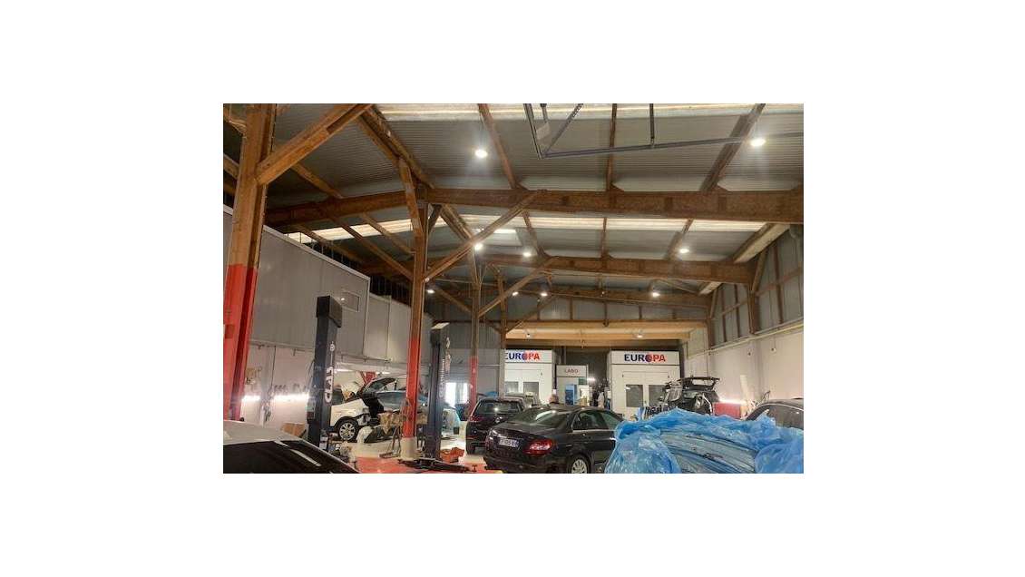 Vente local d'activités 700m² zone franche Grigny