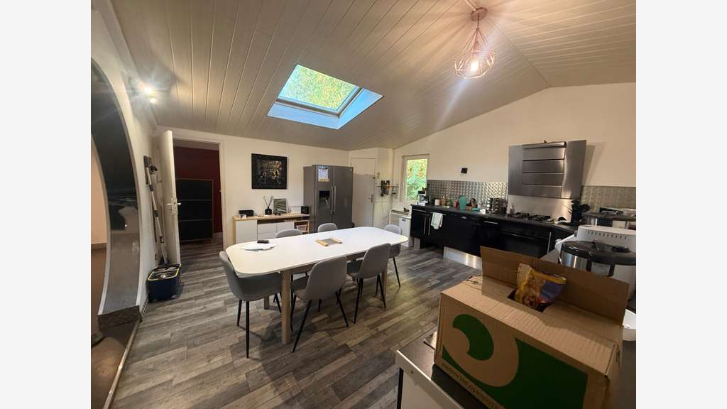 Ensemble artisanal à vendre en ZA à Morancez