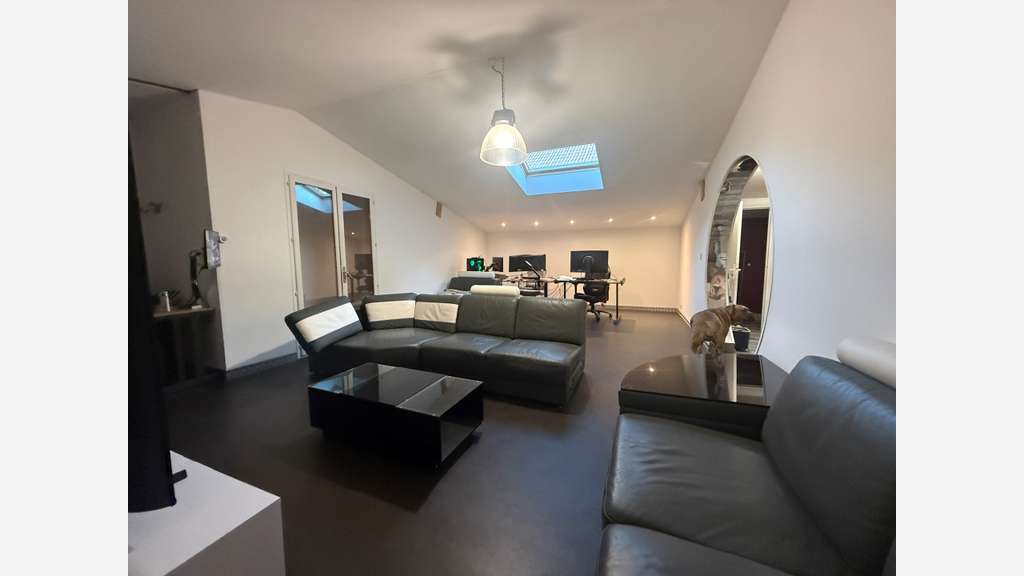 Ensemble artisanal à vendre en ZA à Morancez