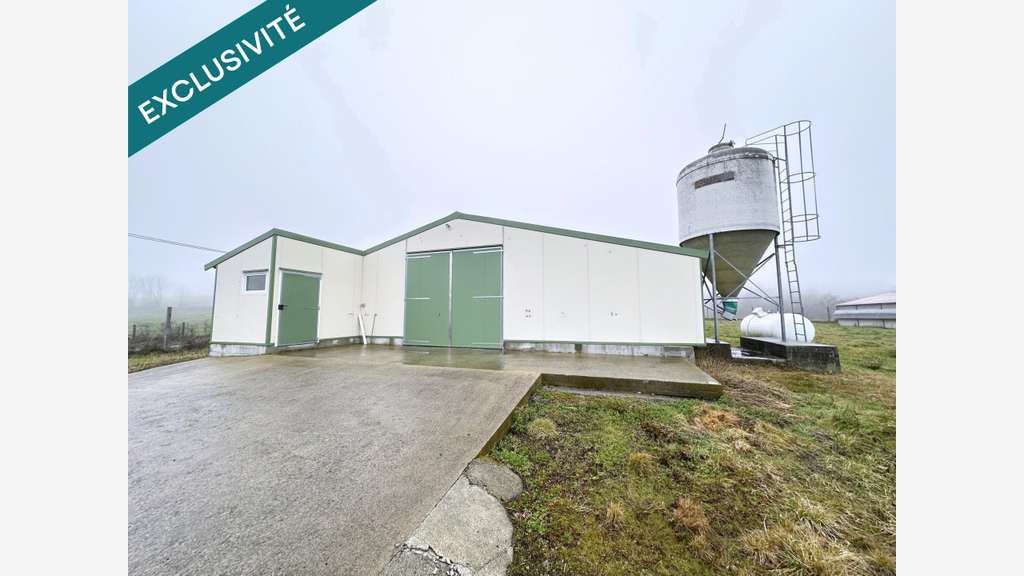 Vente stockage pro 1850m² couverts à Isserteaux 