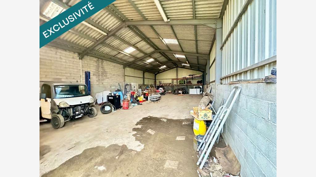 Vente stockage pro 1850m² couverts à Isserteaux 