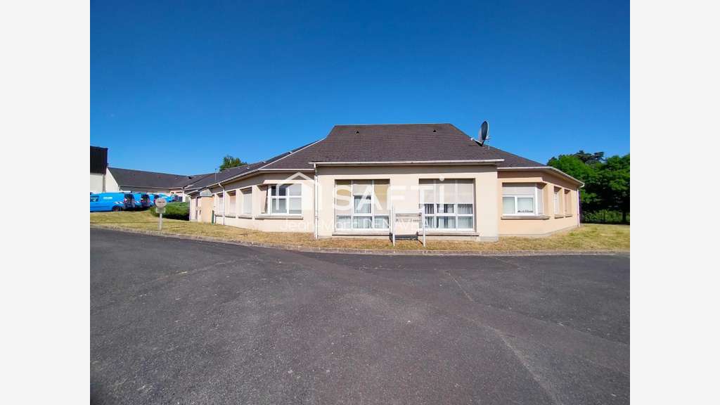 Ensemble immobilier à vendre zone UM à Chinon