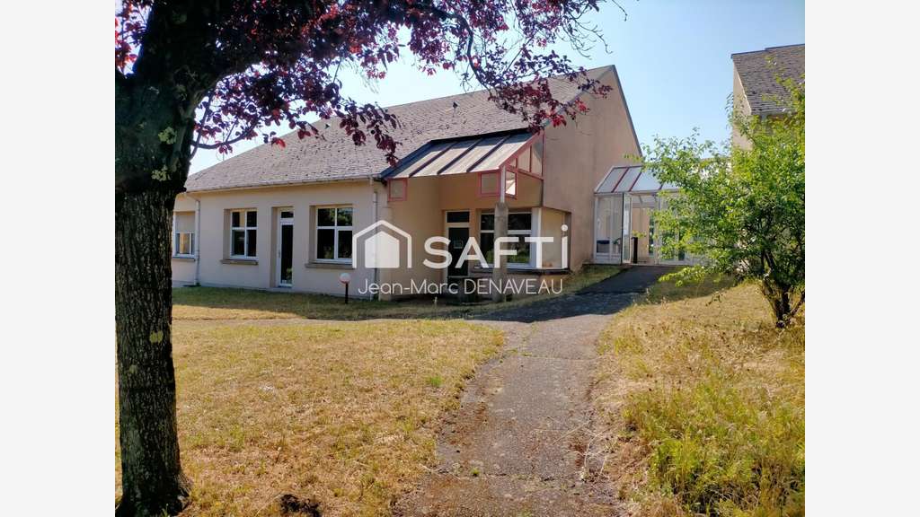 Ensemble immobilier à vendre zone UM à Chinon
