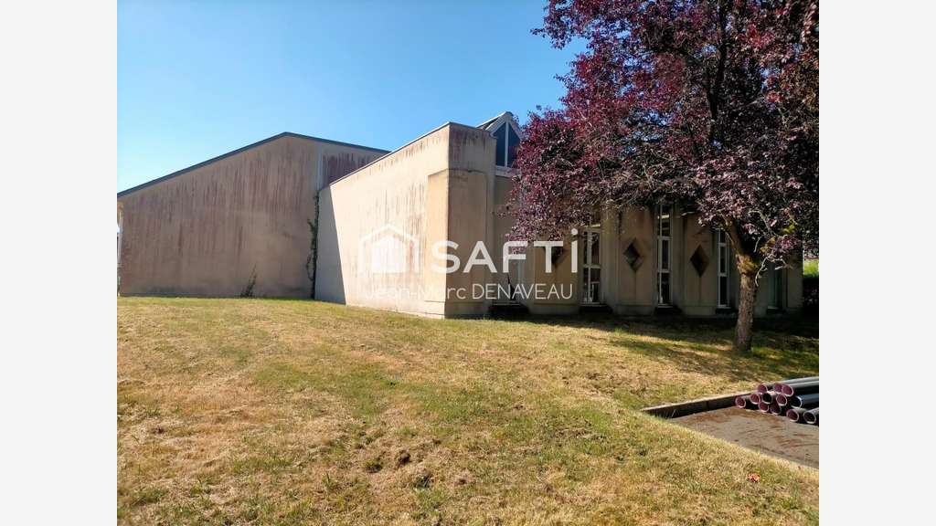 Ensemble immobilier à vendre zone UM à Chinon