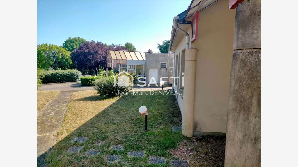 Ensemble immobilier à vendre zone UM à Chinon