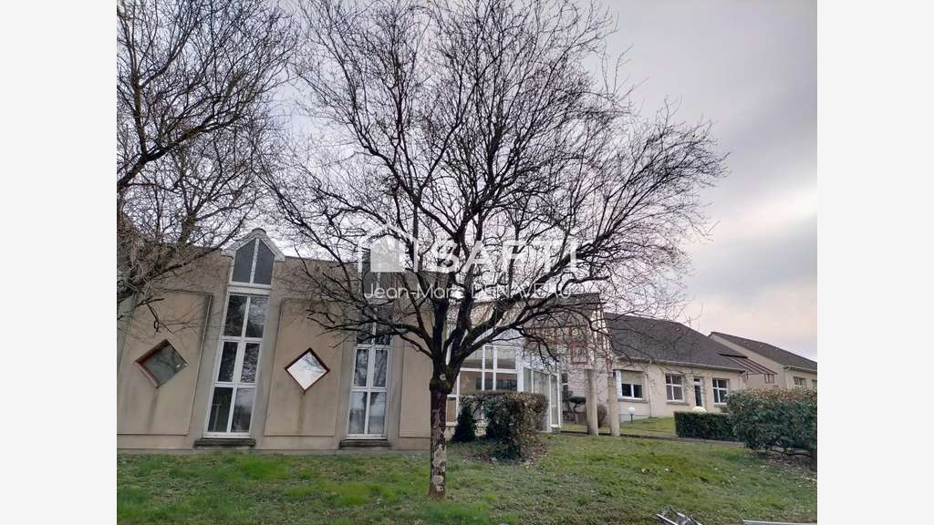 Ensemble immobilier à vendre zone UM à Chinon
