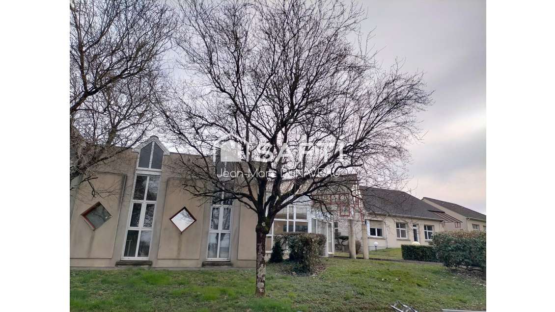 Ensemble immobilier à vendre zone UM à Chinon