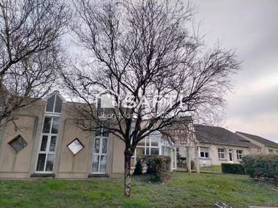 Ensemble immobilier à vendre zone UM à Chinon