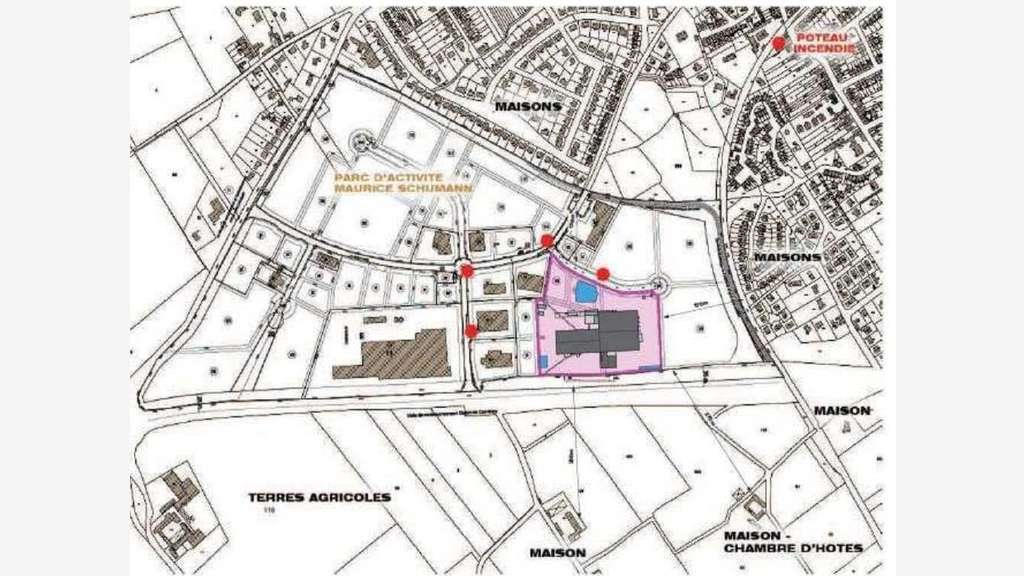 À vendre ensemble immobilier de 10 068m² à Comines