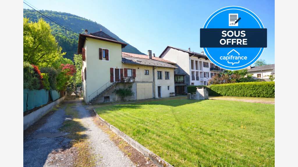 Ensemble immobilier de 8 appartements + murs