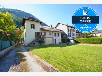 Ensemble immobilier de 8 appartements + murs