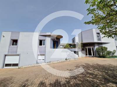 AV ensemble immobilier professionnel à Valence