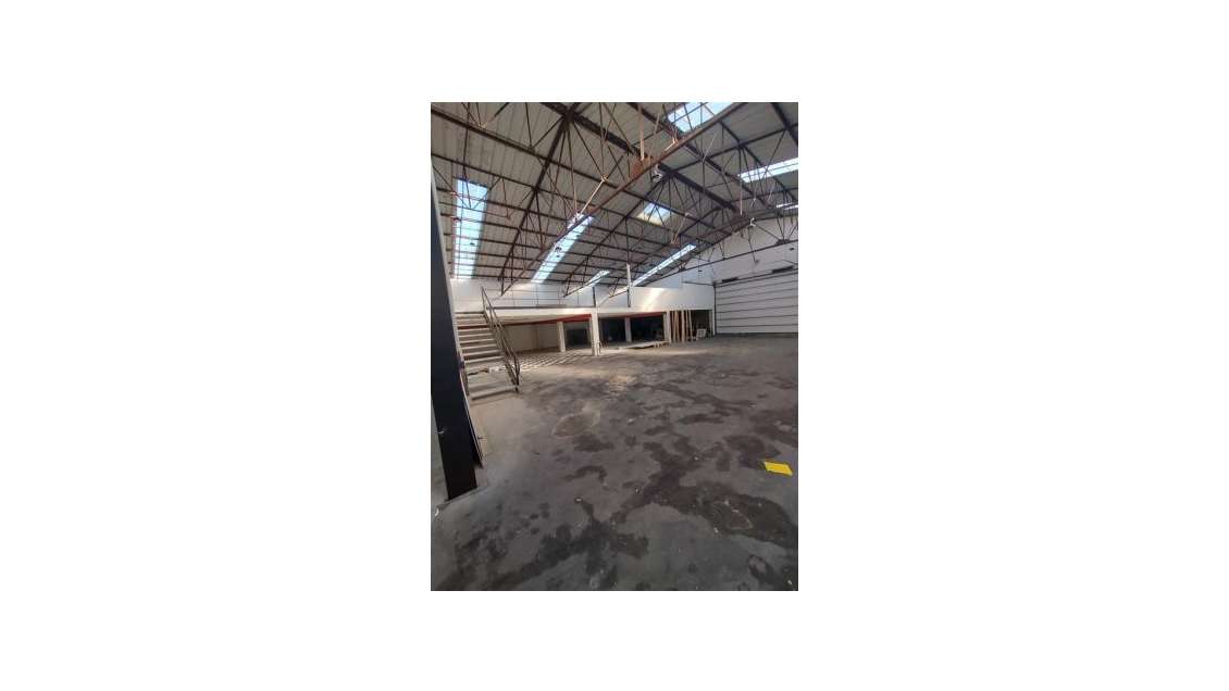 Vente entrepôt de 1400m² en Pyrenees Orientales