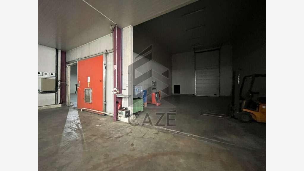 Entrepôt de 2480m² à vendre en ZA proche Marmande