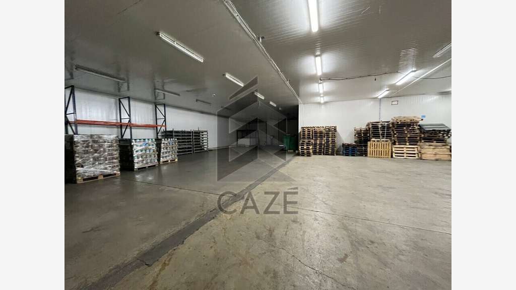 Entrepôt de 2480m² à vendre en ZA proche Marmande