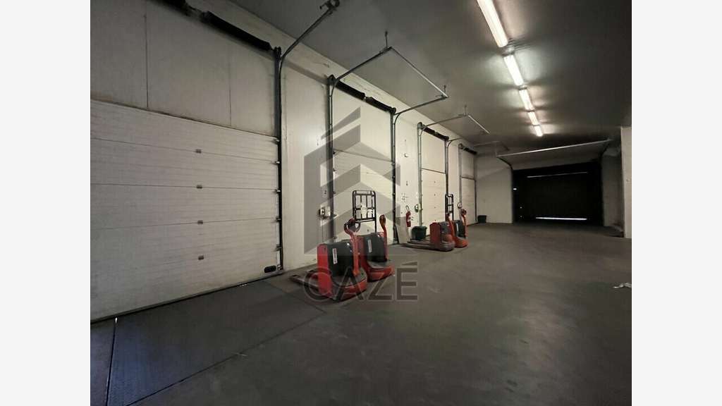 Entrepôt de 2480m² à vendre en ZA proche Marmande