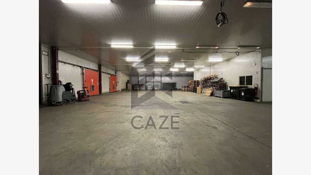 Entrepôt de 2480m² à vendre en ZA proche Marmande