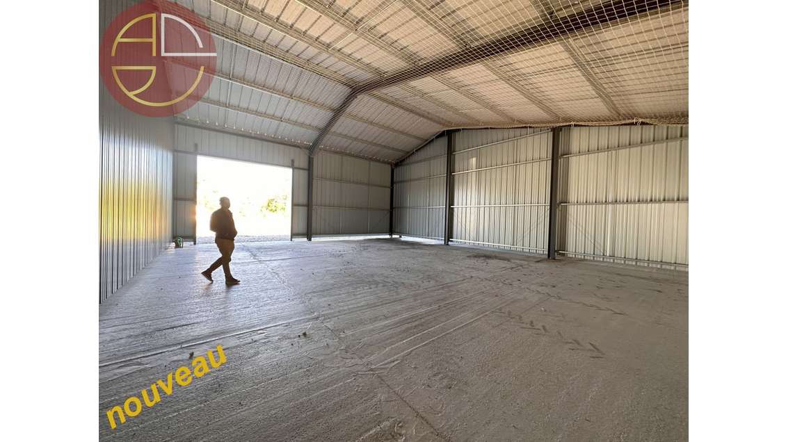 A vendre entrepôt de 378m² à Deyme