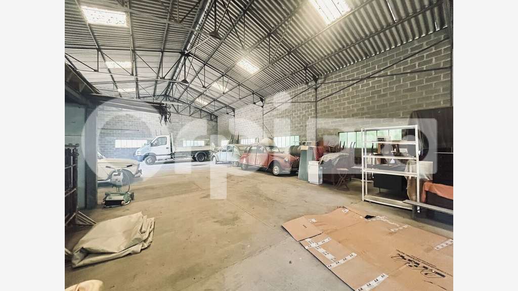 Entrepôt 300m² à vendre à Boussac