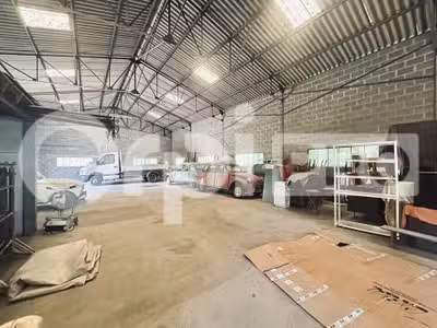 Entrepôt 300m² à vendre à Boussac