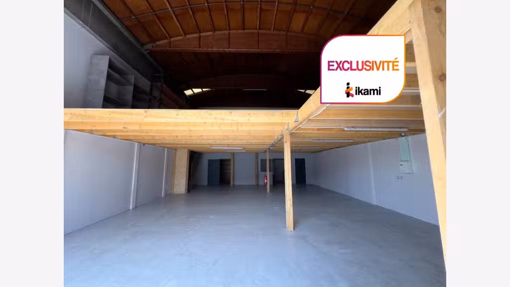 A vendre entrepôt de stockage à Saint-Priest